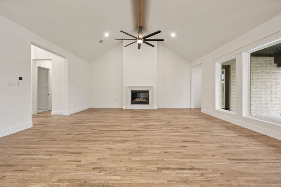 Spacious, unfurnished interior of a new home in Highland Oaks, Boyd (Image 36). Spacious, unfurnished interior of a new home in Highland Oaks, Boyd (Image 36).