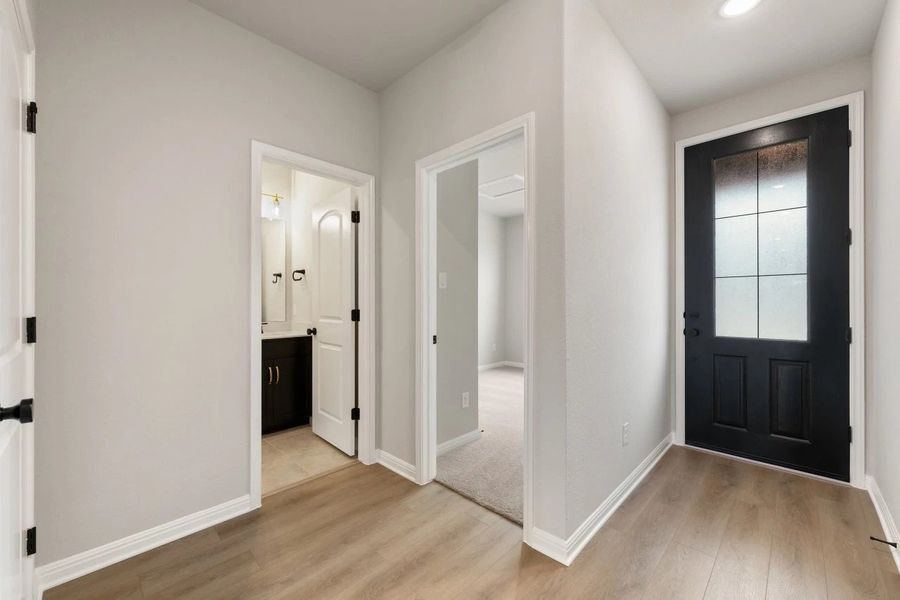 Spacious, unfurnished interior of a new home in Patterson Ranch, Georgetown (Image 17).