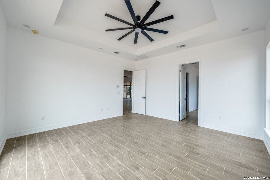 Spacious, unfurnished interior of a new home in , Floresville (Image 12).