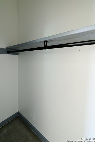 Spacious, unfurnished interior of a new home in , Marfa (Image 11).