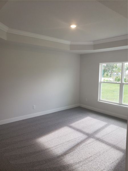Spacious, unfurnished interior of a new home in Royal Highlands, Weeki Wachee (Image 11).