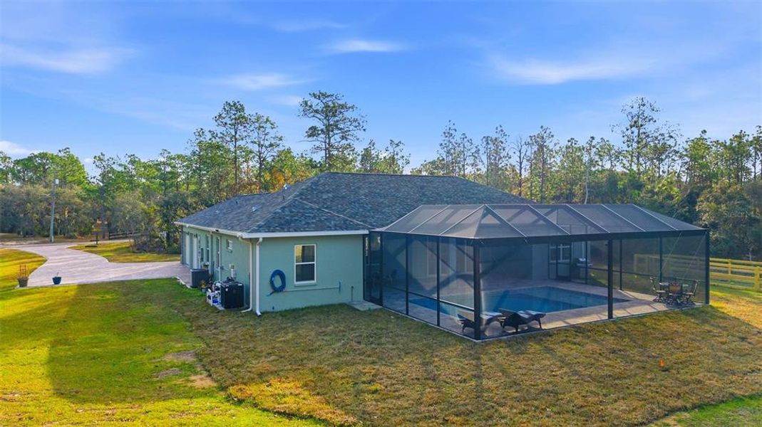 Exterior details and patio area of a home in , Beverly Hills (Image 29).