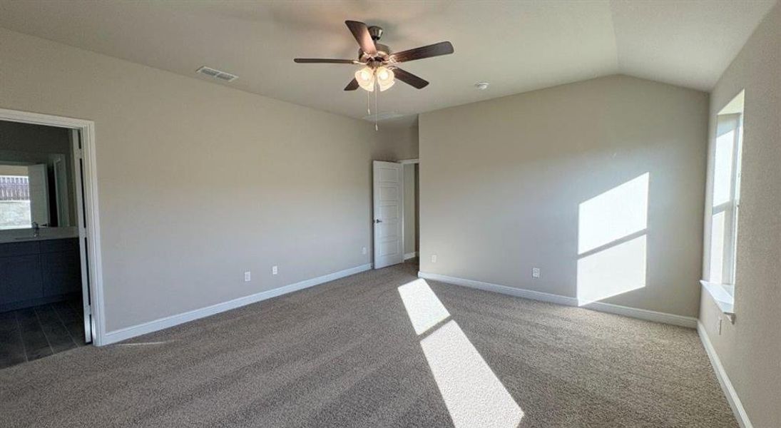 Spacious, unfurnished interior of a new home in Sandstone Estates, Granbury (Image 24). Spacious, unfurnished interior of a new home in Sandstone Estates, Granbury (Image 24).