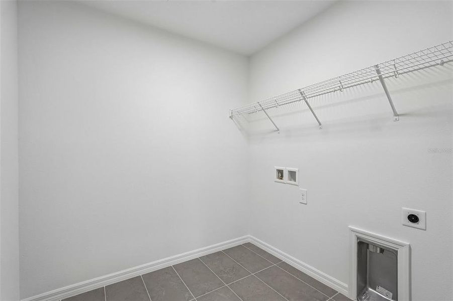 Spacious, unfurnished interior of a new home in Southpointe, Palmetto (Image 27). Spacious, unfurnished interior of a new home in Southpointe, Palmetto (Image 27).