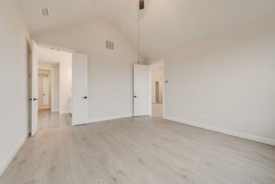 Spacious, unfurnished interior of a new home in Monterra, Fate (Image 16).