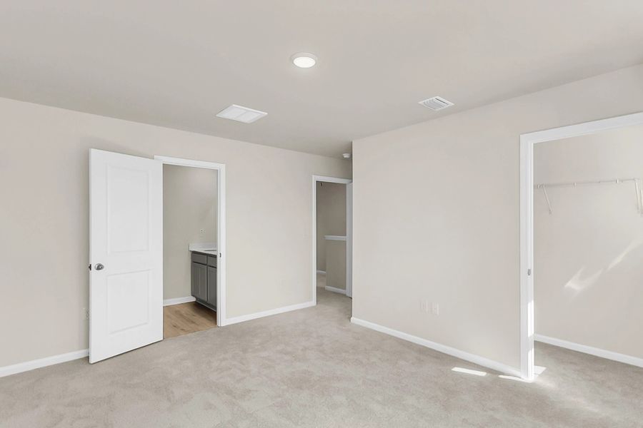 Spacious, unfurnished interior of a new home in Windward Village, Summerville (Image 14).