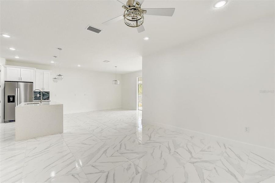 Spacious, unfurnished interior of a new home in , Apopka (Image 33).