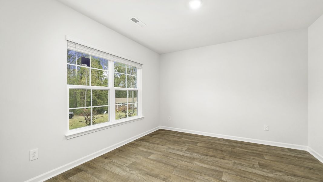 Spacious, unfurnished interior of a new home in Greystone North, Stoneville (Image 8).