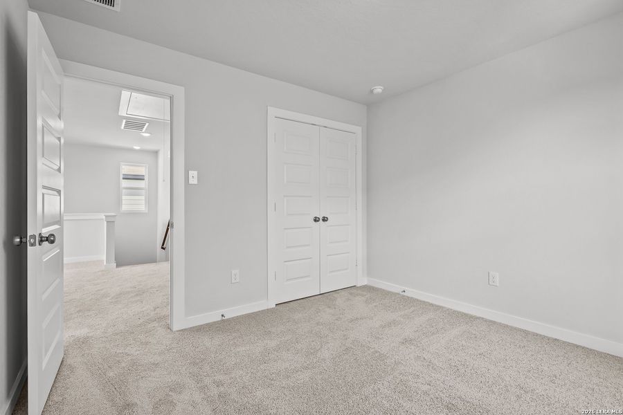 Spacious, unfurnished interior of a new home in Mesa Vista, San Antonio (Image 29).