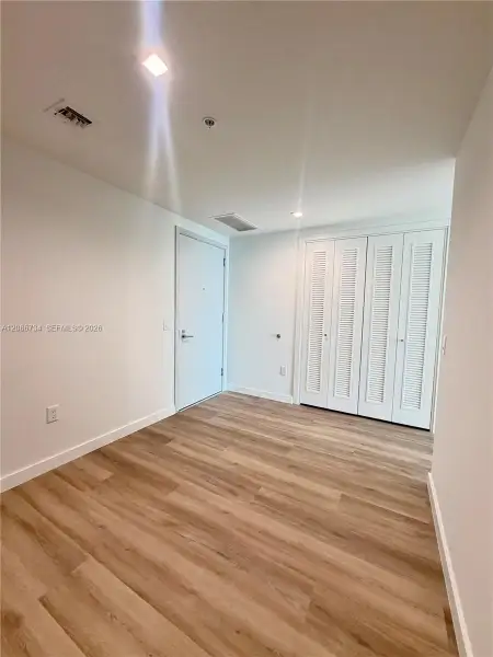 Spacious, unfurnished interior of a new home in , Hallandale Beach (Image 14).