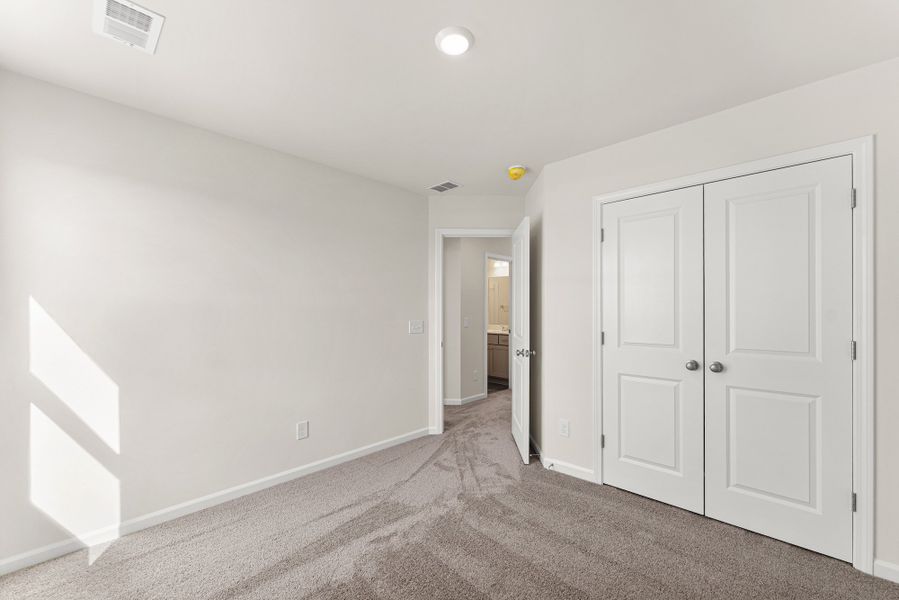 Spacious, unfurnished interior of a new home in Tucker Ridge, Pendleton (Image 21).