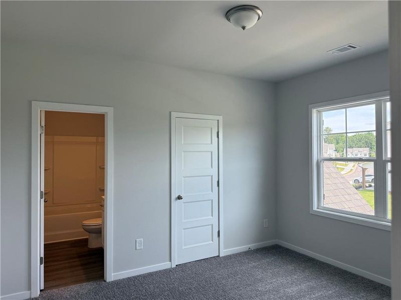 Spacious, unfurnished interior of a new home in Rosewood Lake Estates, Hoschton (Image 35). Spacious, unfurnished interior of a new home in Rosewood Lake Estates, Hoschton (Image 35).