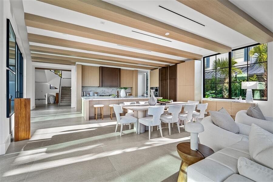 dash_DINING_ROOM_ANGLE_LEFT dash_DINING_ROOM_ANGLE_LEFT