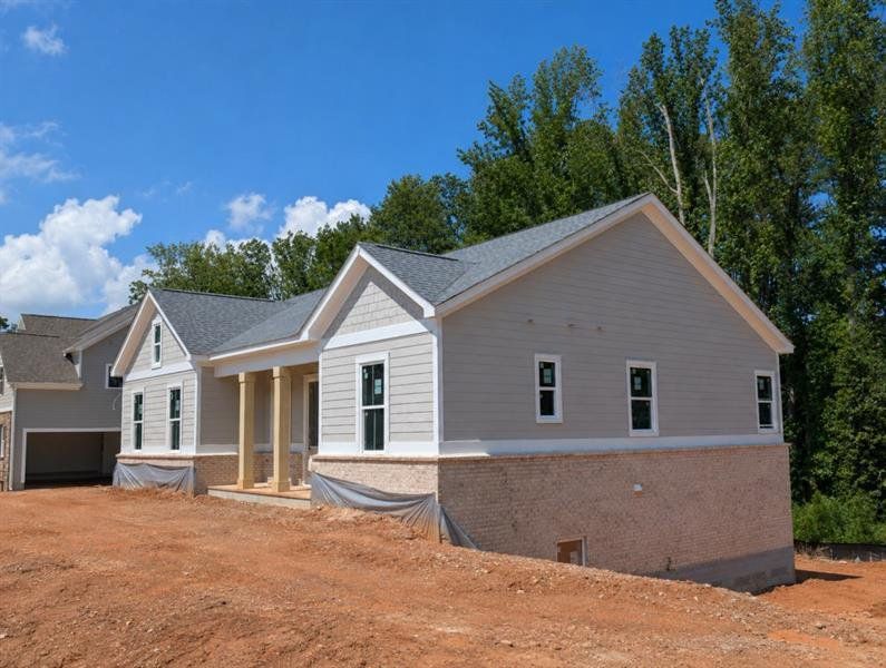 Image 7 of a home in Hillshire.