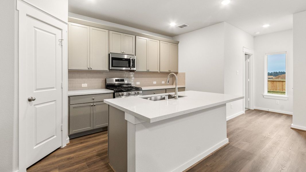 Furnished interior view inside a new home in Cielo, Conroe (Image 10).