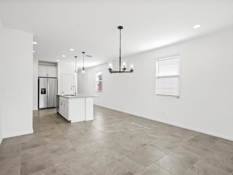 Spacious, unfurnished interior of a new home in Summerstone II, Marana (Image 6).
