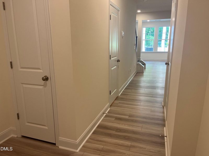 Foyer w/Closet