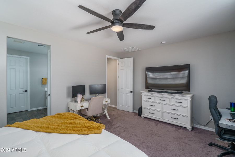 10) PRIMARY BEDROOM 10) PRIMARY BEDROOM