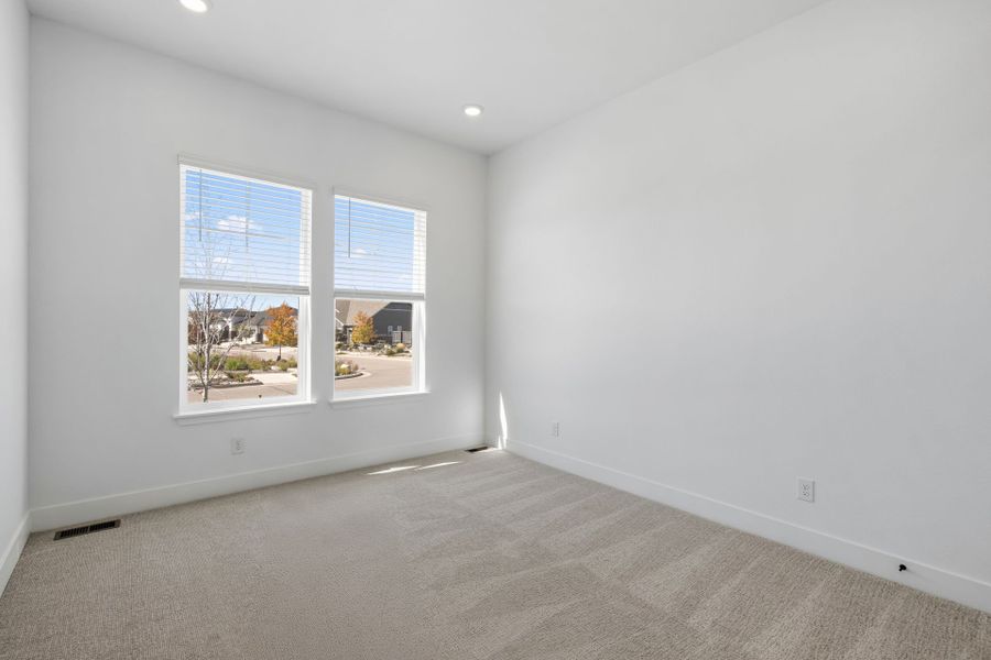 Spacious, unfurnished interior of a new home in Hilltop at Inspiration, Aurora (Image 17). Spacious, unfurnished interior of a new home in Hilltop at Inspiration, Aurora (Image 17).