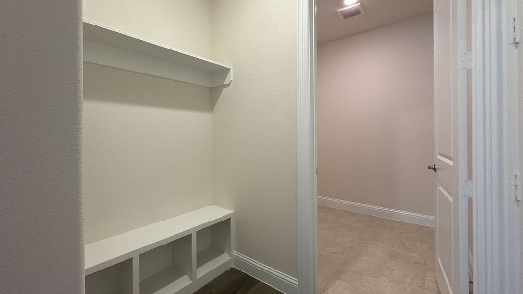 Spacious, unfurnished interior of a new home in Peachtree Meadows, Rockwall (Image 11).