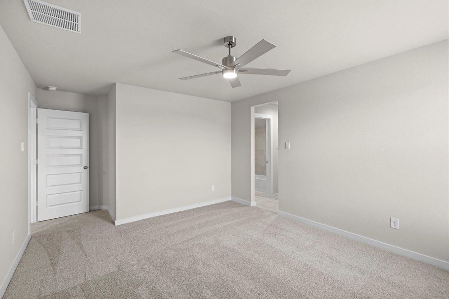 Spacious, unfurnished interior of a new home in Sunterra Lakes, Fulshear (Image 24). Spacious, unfurnished interior of a new home in Sunterra Lakes, Fulshear (Image 24).