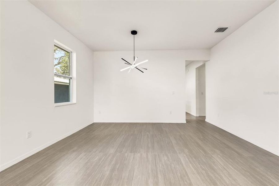 Spacious, unfurnished interior of a new home in , Tampa (Image 60).