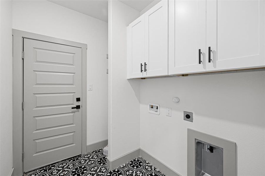 Furnished interior view inside a new home in , Granbury (Image 5).