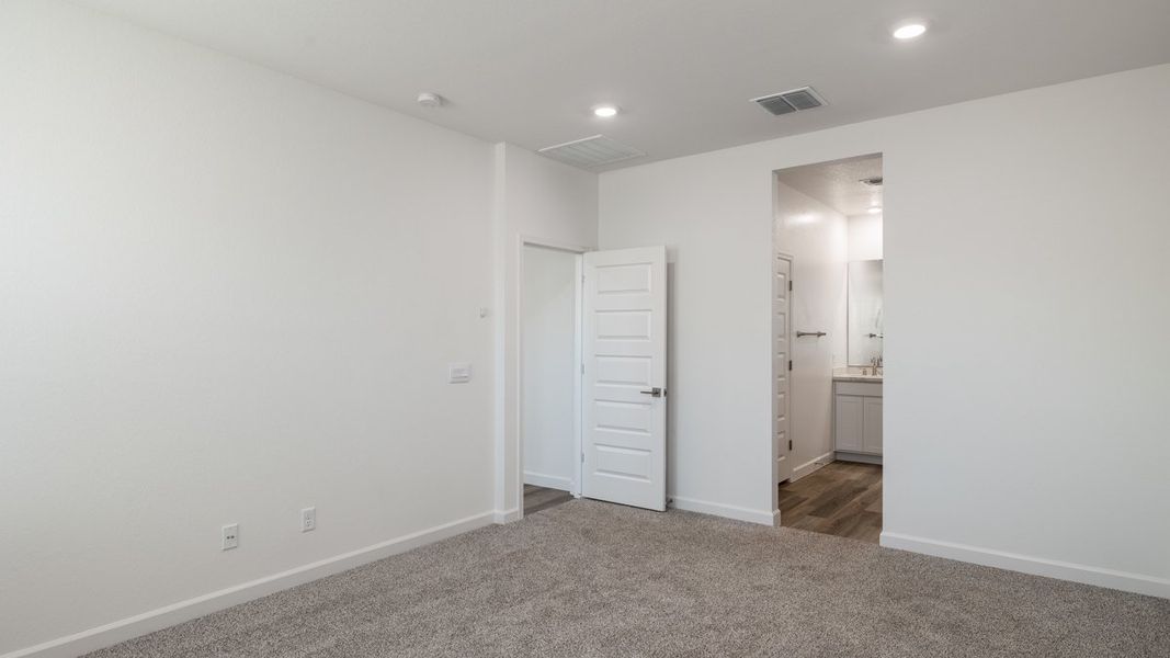 Spacious, unfurnished interior of a new home in Zanjero Pass, Waddell (Image 20).