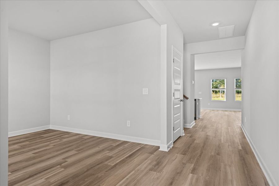 Spacious, unfurnished interior of a new home in Brayfield Manor - Signature Collection, Wellford (Image 11).