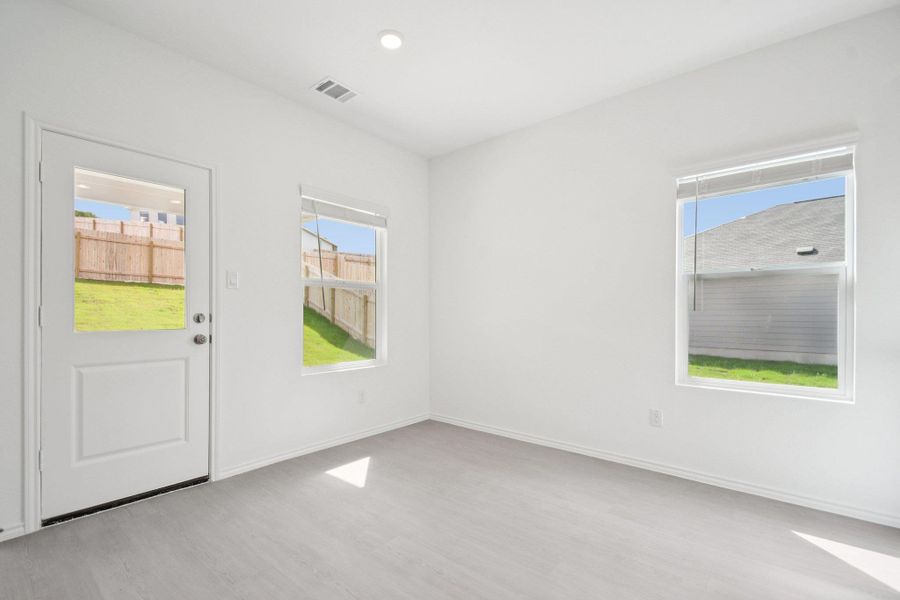 Spacious, unfurnished interior of a new home in Clayton Ranch, Copperas Cove (Image 18).