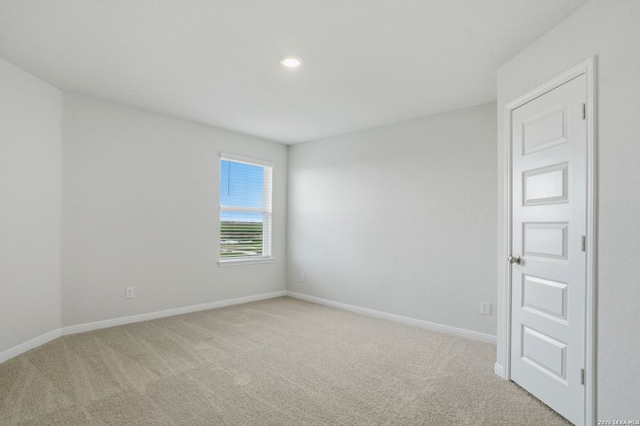 Spacious, unfurnished interior of a new home in Dauer Ranch, New Braunfels (Image 27).