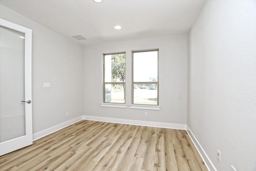 Representative unfurnished interior of a home built from the Vanderpool II by Giddens Homes in Whispering Wind, Bertram (Image 23).
