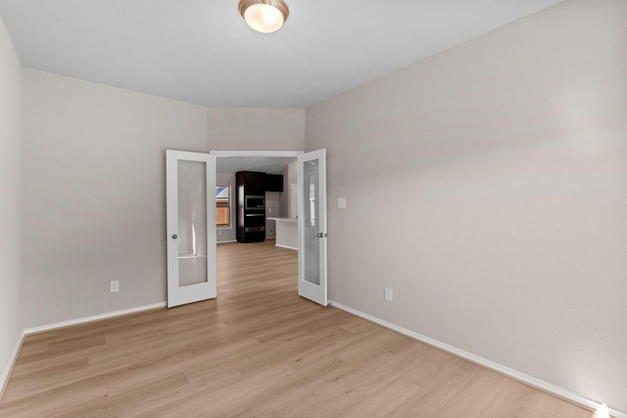 Spacious, unfurnished interior of a new home in The Highlands 45', Porter (Image 18).