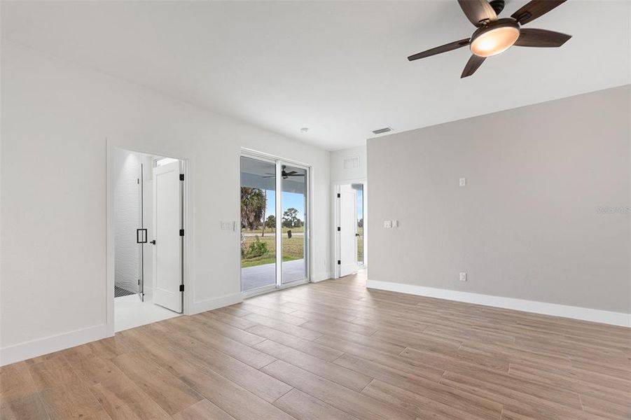 Spacious, unfurnished interior of a new home in , Placida (Image 47).