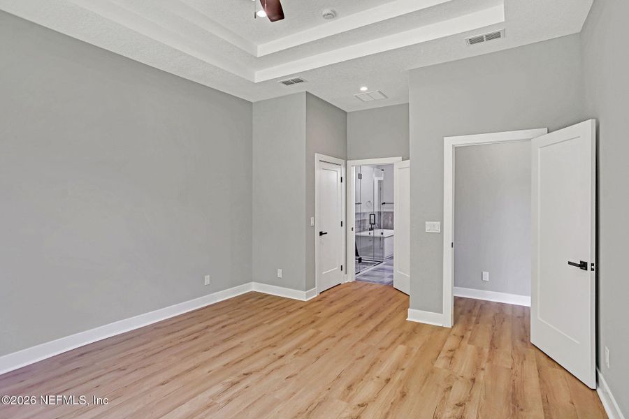 Spacious, unfurnished interior of a new home in , Green Cove Springs (Image 19).