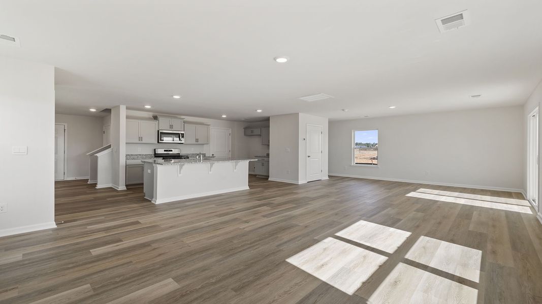 Spacious, unfurnished interior of a new home in Cloverdale Hills, Piedmont (Image 15).
