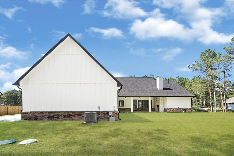 Front exterior of a new home in , Waller, TX, highlighting curb appeal (Image 1). Front exterior of a new home in , Waller, TX, highlighting curb appeal (Image 1).