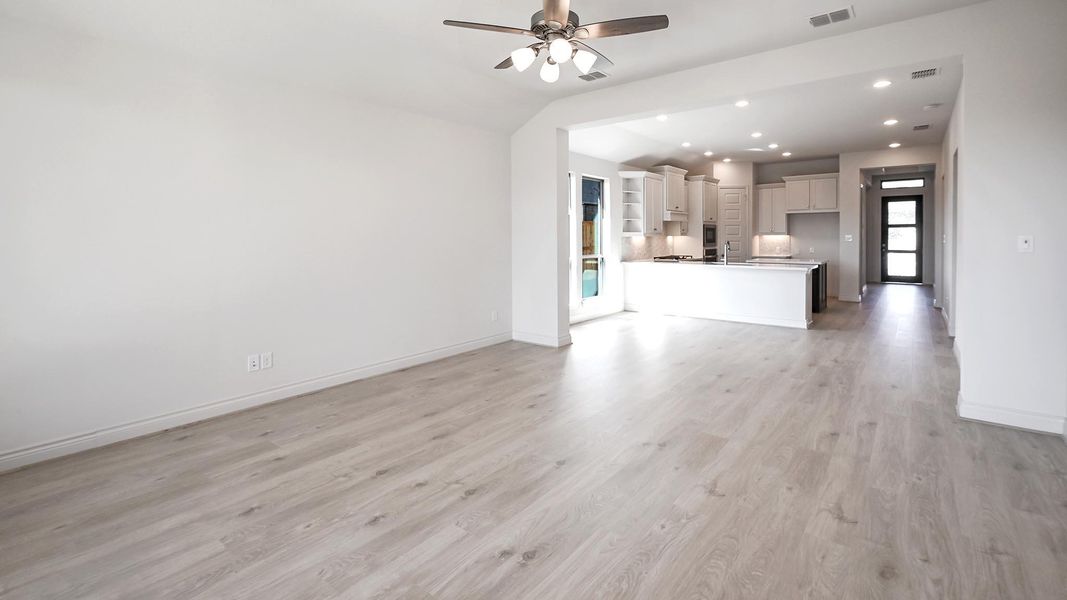 Spacious, unfurnished interior of a new home in La Cima 50', San Marcos (Image 25). Spacious, unfurnished interior of a new home in La Cima 50', San Marcos (Image 25).