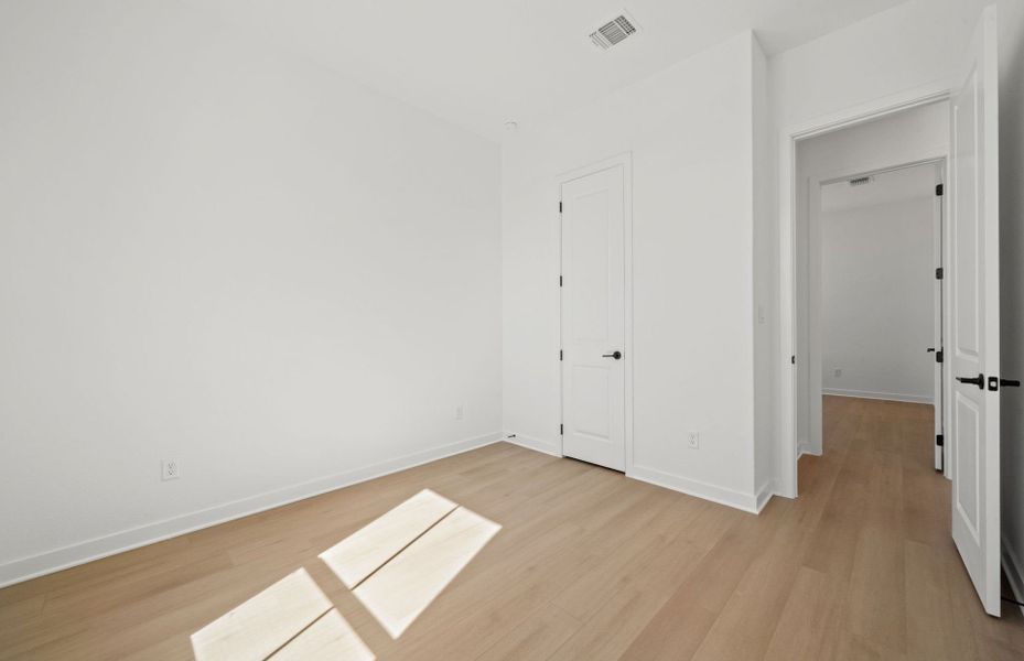 Spacious, unfurnished interior of a new home in 6 Creeks, Kyle (Image 39).