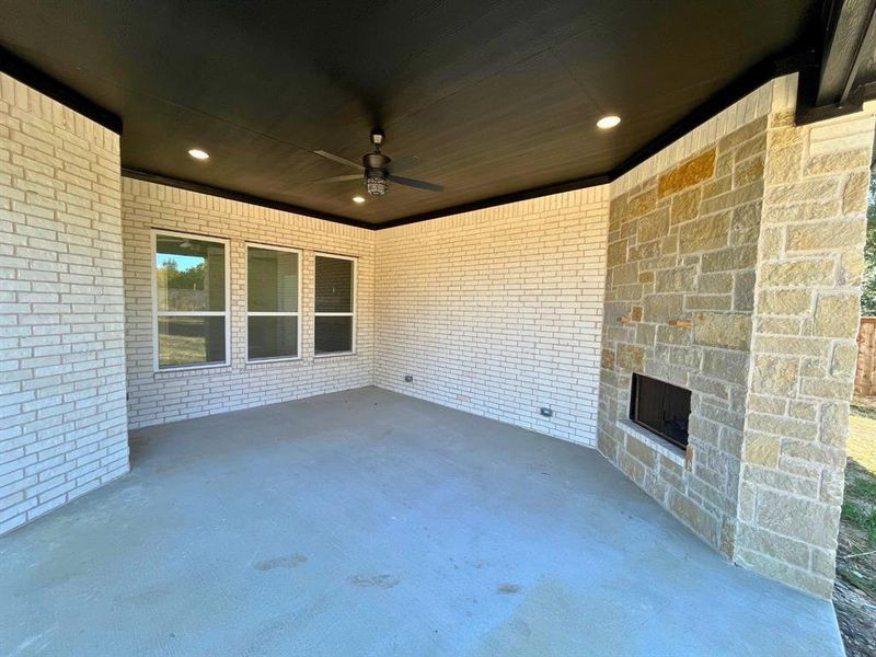 Exterior details and patio area of a home in , Weatherford (Image 3).