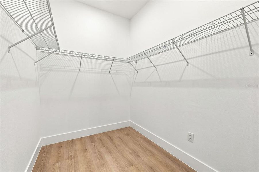 Spacious, unfurnished interior of a new home in , Tampa (Image 20).