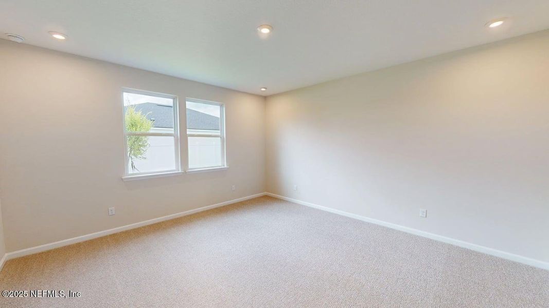 Spacious, unfurnished interior of a new home in Lakes at Bella Lago, Green Cove Springs (Image 17).