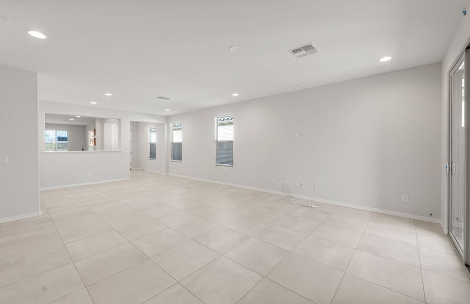 Spacious, unfurnished interior of a new home in Visara, Surprise (Image 19).