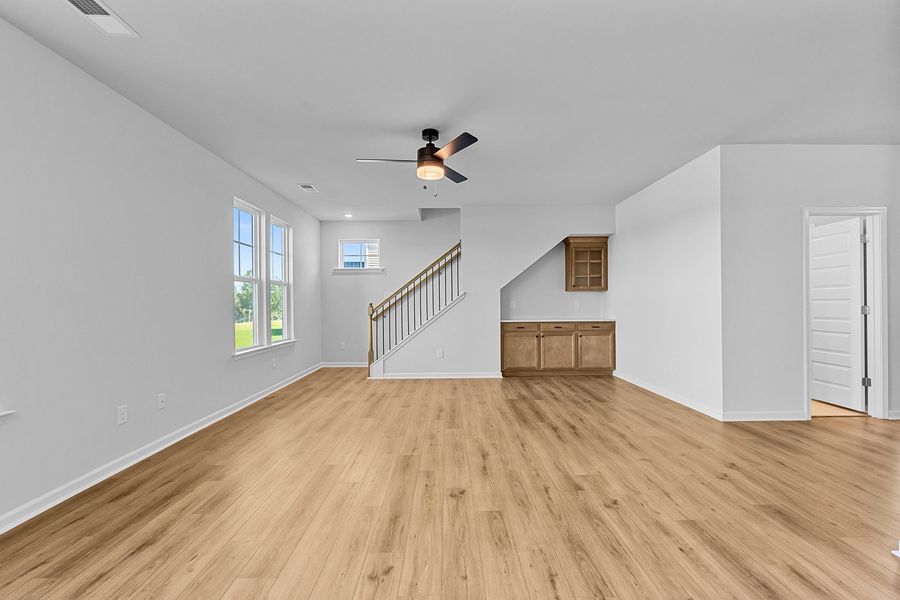 Spacious, unfurnished interior of a new home in Fieldstone, Lexington (Image 16).