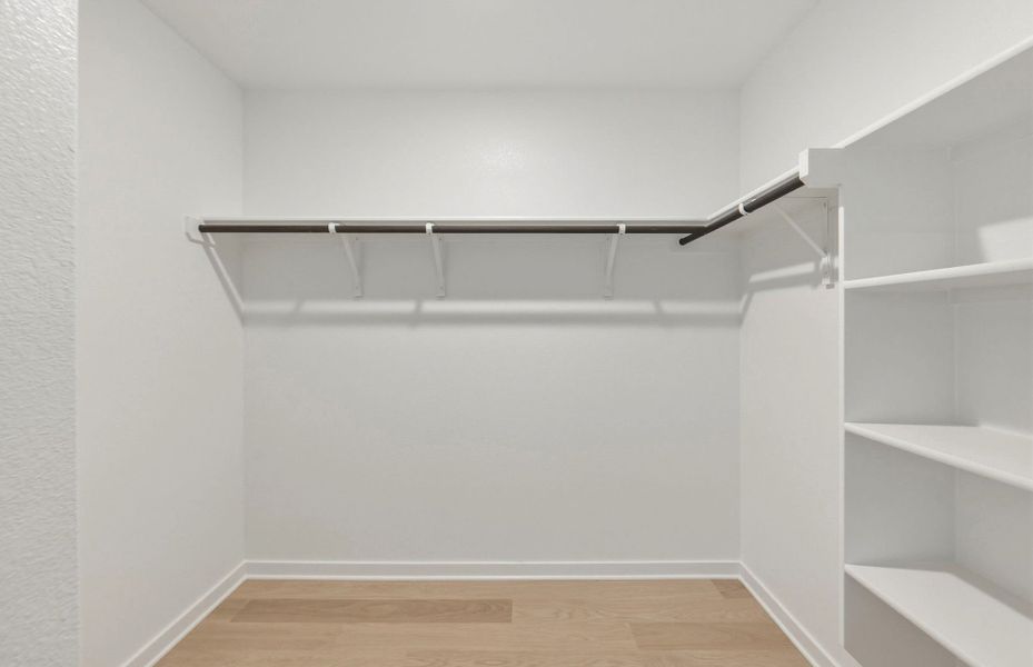 Spacious, unfurnished interior of a new home in Sunfield, Buda (Image 34).