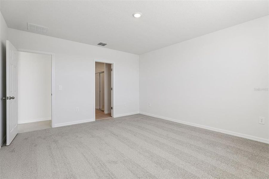 Spacious, unfurnished interior of a new home in Lake Deer Estates - Signature Series, Poinciana (Image 27).