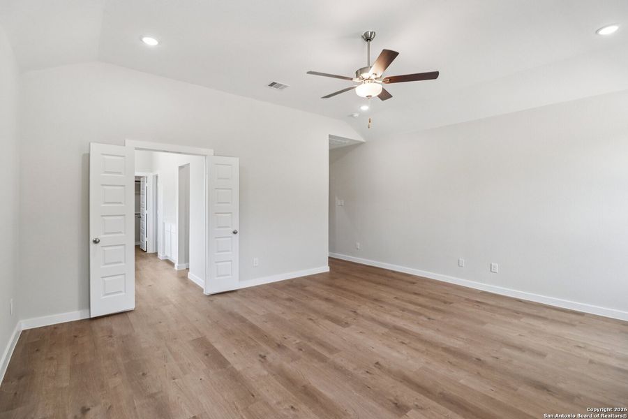 Spacious, unfurnished interior of a new home in Bonita Vista, Pleasanton (Image 10).