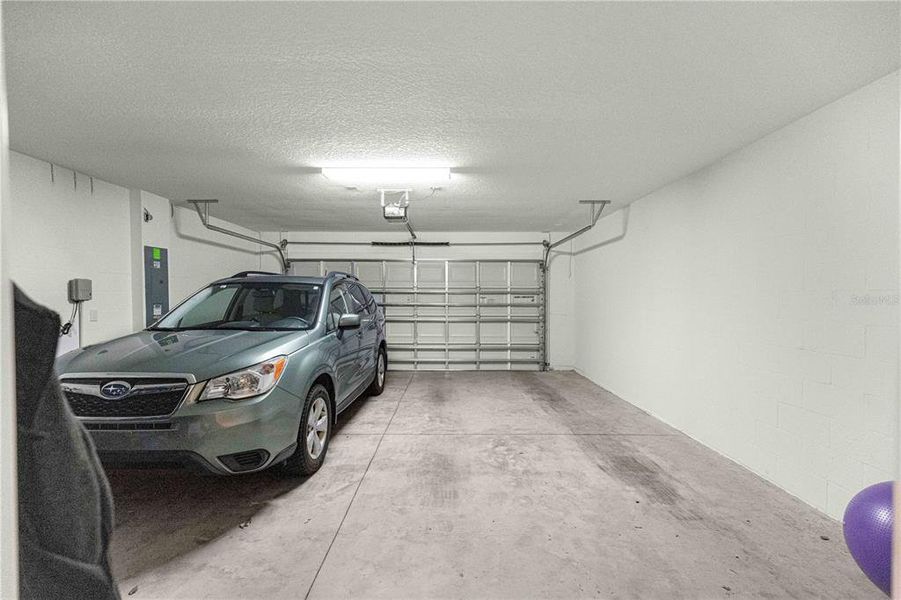 Spacious, unfurnished interior of a new home in Del Webb Stone Creek, Ocala (Image 21).