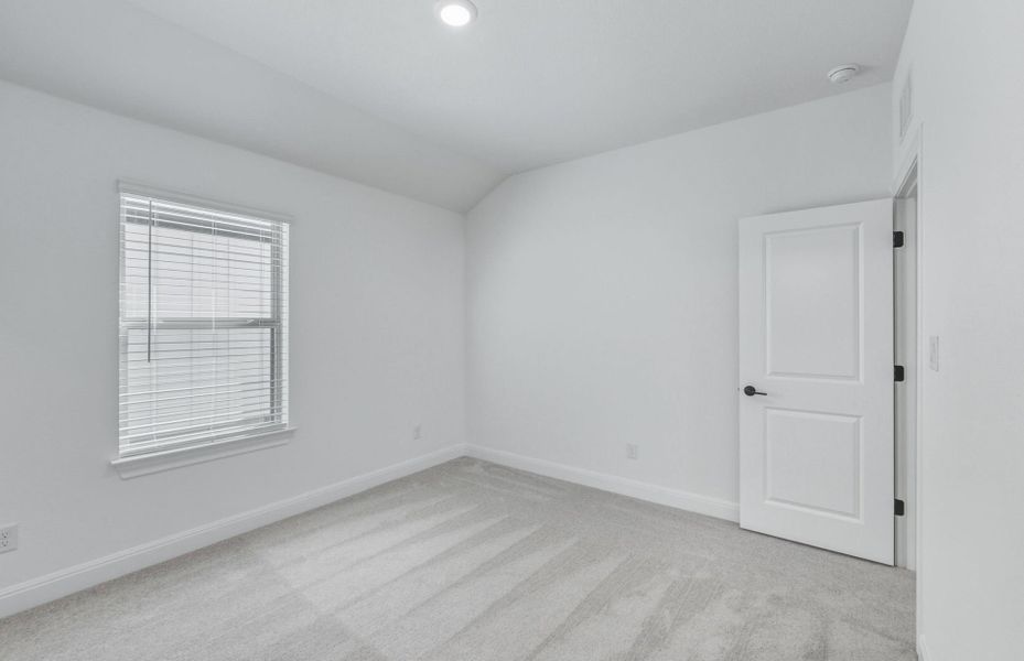 Spacious, unfurnished interior of a new home in Santa Rita Ranch, Liberty Hill (Image 34).