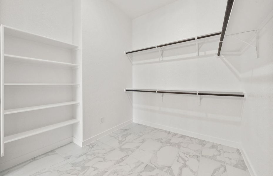 Spacious, unfurnished interior of a new home in 6 Creeks, Kyle (Image 16).